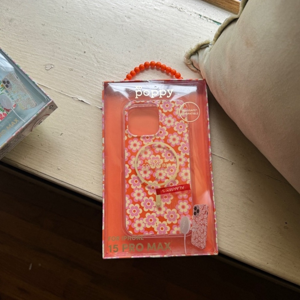 Poppy apple phone case - Picture 2 of 3